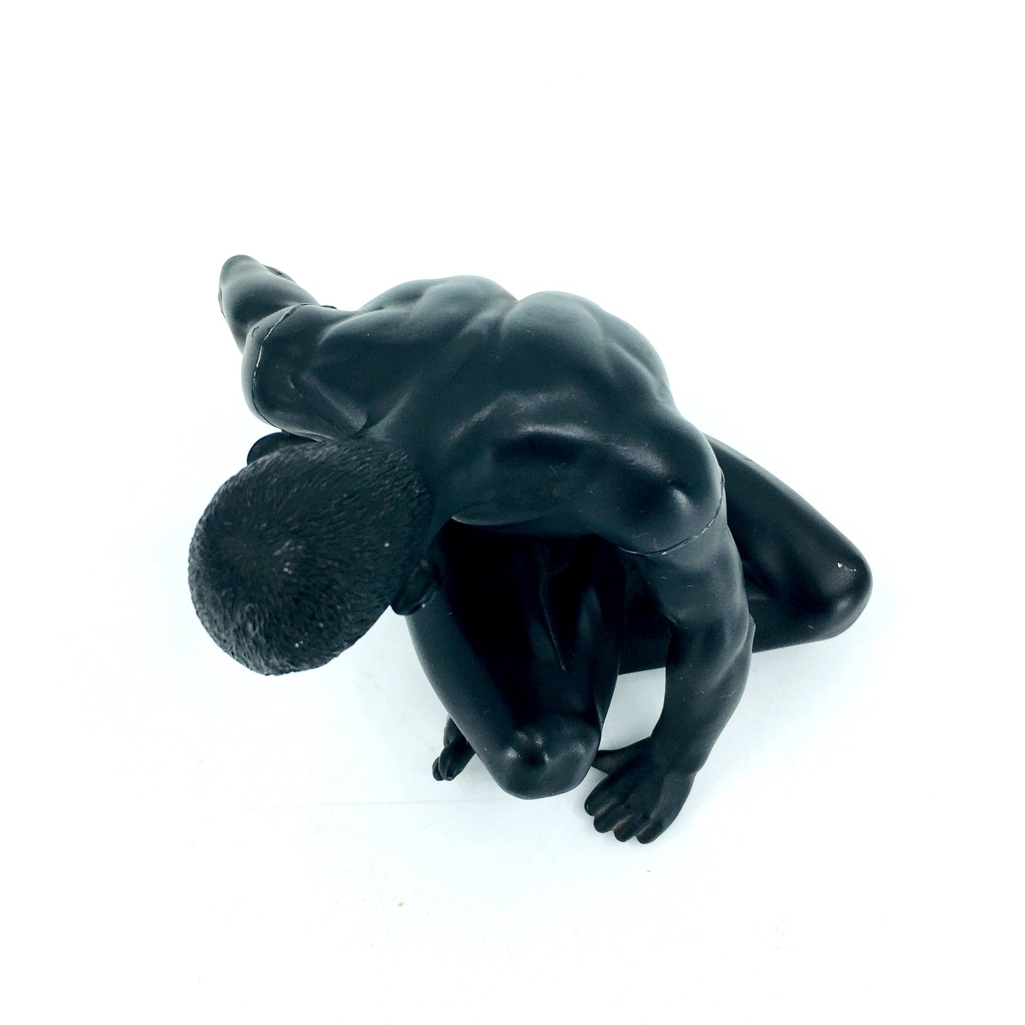 Kaslı Sportif Oturan Nü Erkek Figürü