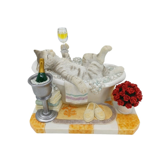 Banyo Sefası Yapan Beyaz Kedi Biblo