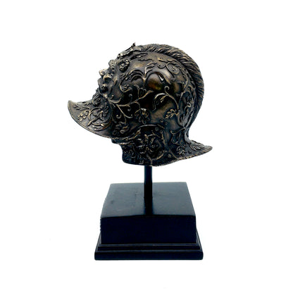 King of Britain II. Henry Helmet Figurine